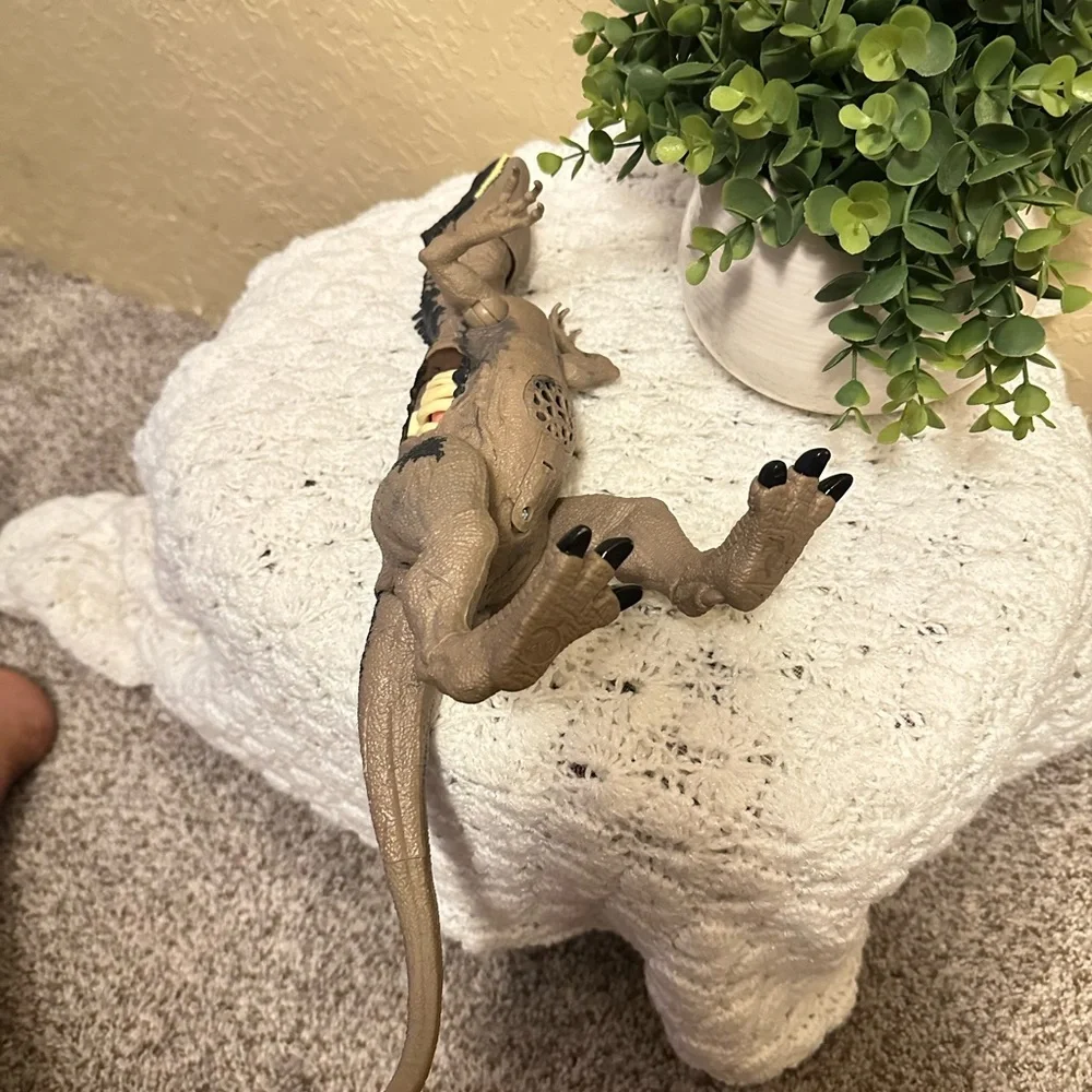 Jurassic World Dominion Extreme Damage Roarin' Allosaurus HFK06 Dinosaur Mattel - Picture 13 of 14